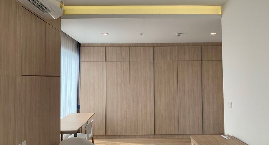 For rent 3 bedrooms condo in Phaya Thai, Bangkok