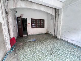 Продажа 4 спальни таунхаус в Krathum Baen, Самутсакхон
