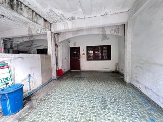 Продажа 4 спальни таунхаус в Krathum Baen, Самутсакхон