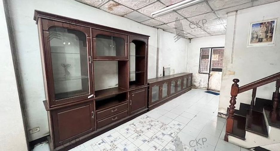 Casa adosada en venta de 4 habitaciones en Krathum Baen, Samut Sakhon
