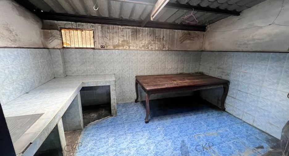 Casa adosada en venta de 4 habitaciones en Krathum Baen, Samut Sakhon