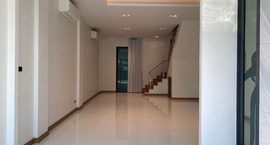 For rent and for sale 2 bed office in Don Mueang, Bangkok