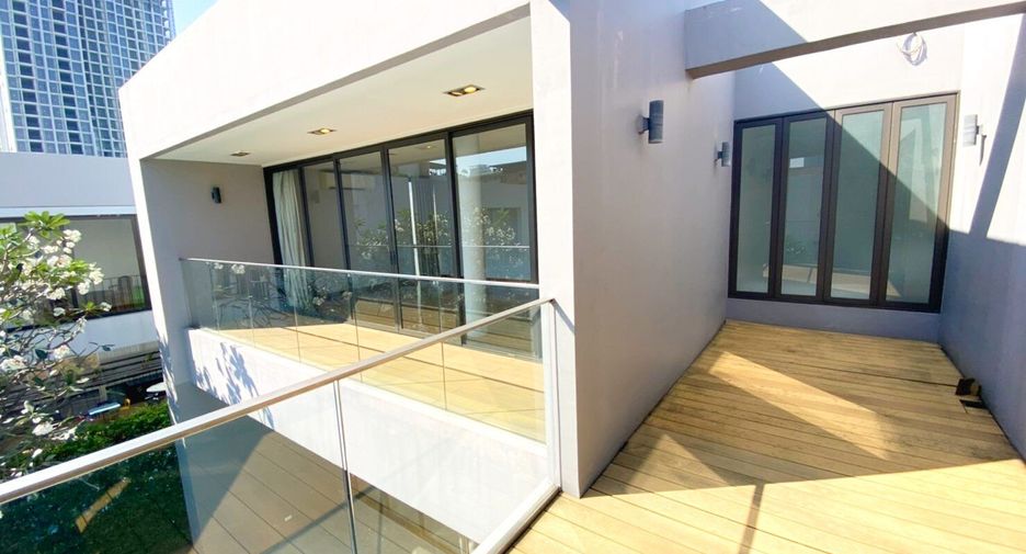 For rent 4 bedrooms house in Khlong Toei, Bangkok