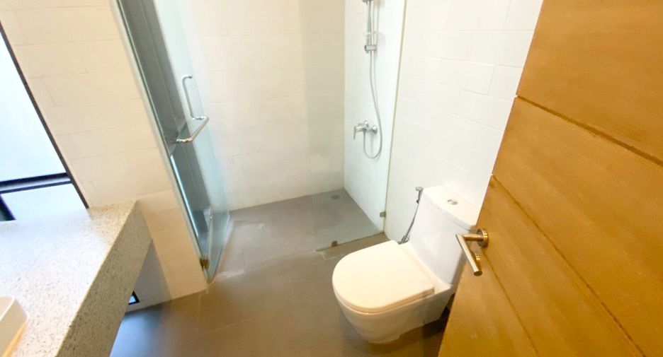 For rent 4 bedrooms house in Khlong Toei, Bangkok