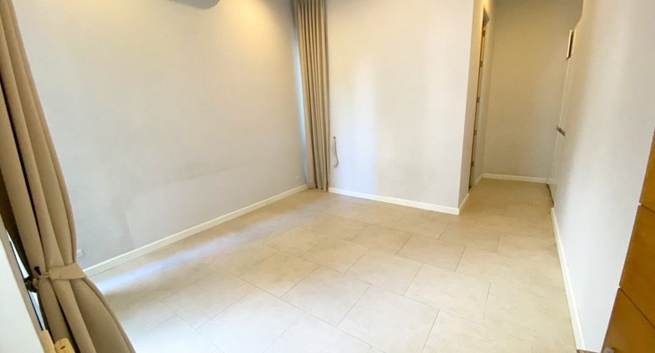 For rent 4 bedrooms house in Khlong Toei, Bangkok