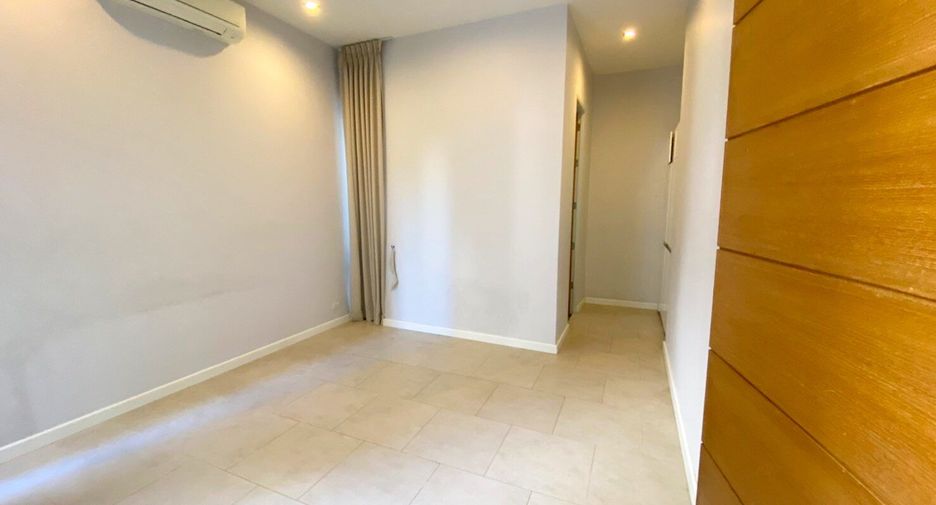 For rent 4 bedrooms house in Khlong Toei, Bangkok