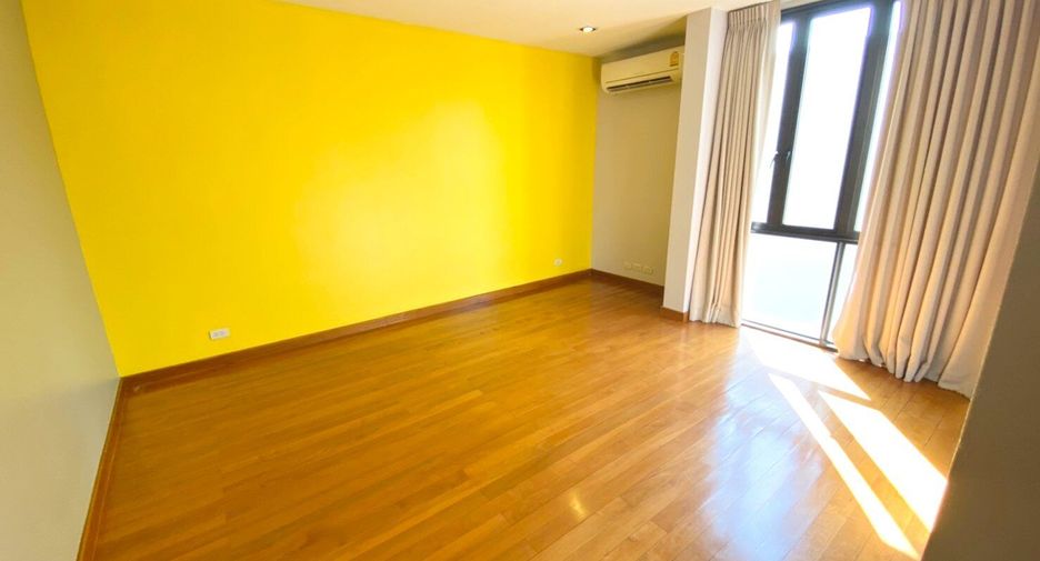 For rent 4 bedrooms house in Khlong Toei, Bangkok