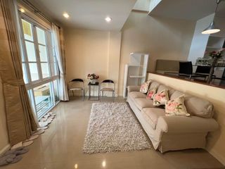 Casa adosada en alquiler de 3 habitaciones en Bang Na, Bangkok