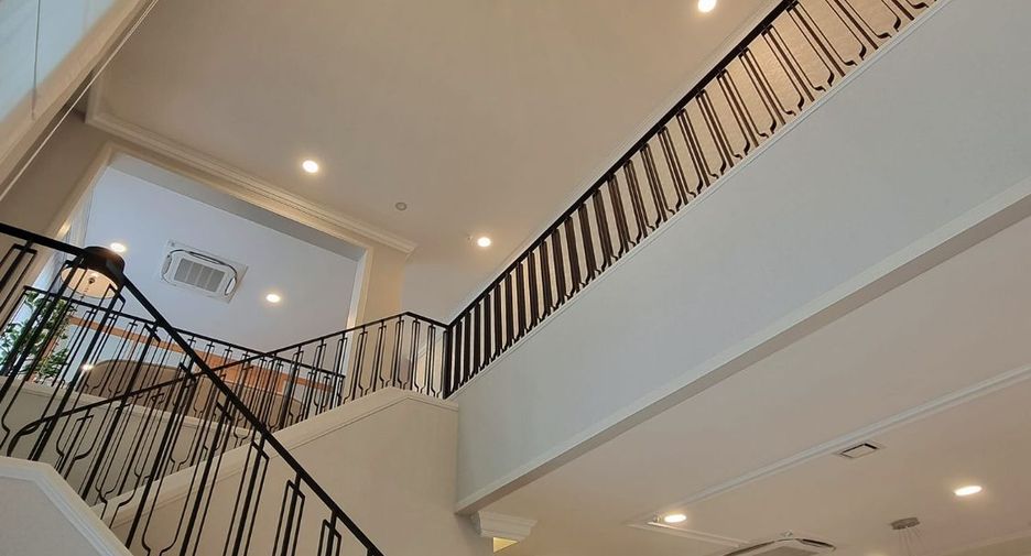 For rent そして for sale 5 ベッドルーム house in Saphan Sung, Bangkok