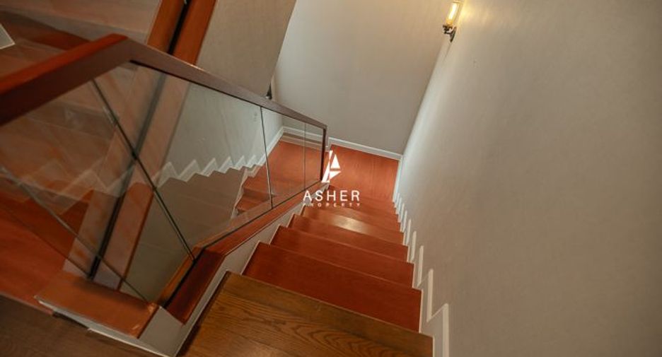 For sale 4 bedrooms house in Phra Khanong, Bangkok