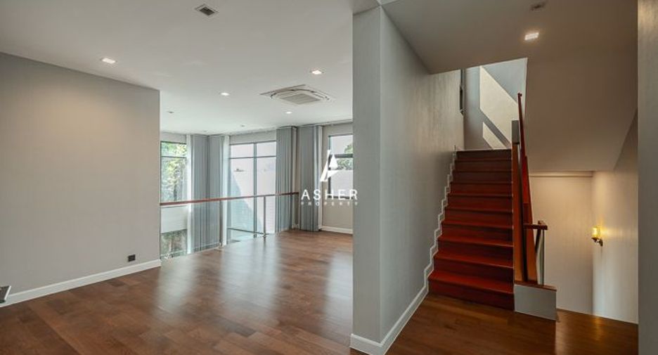 For sale 4 bedrooms house in Phra Khanong, Bangkok