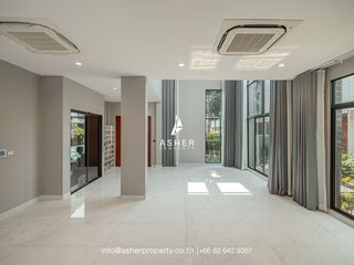 For sale 4 Beds house in Phra Khanong, Bangkok