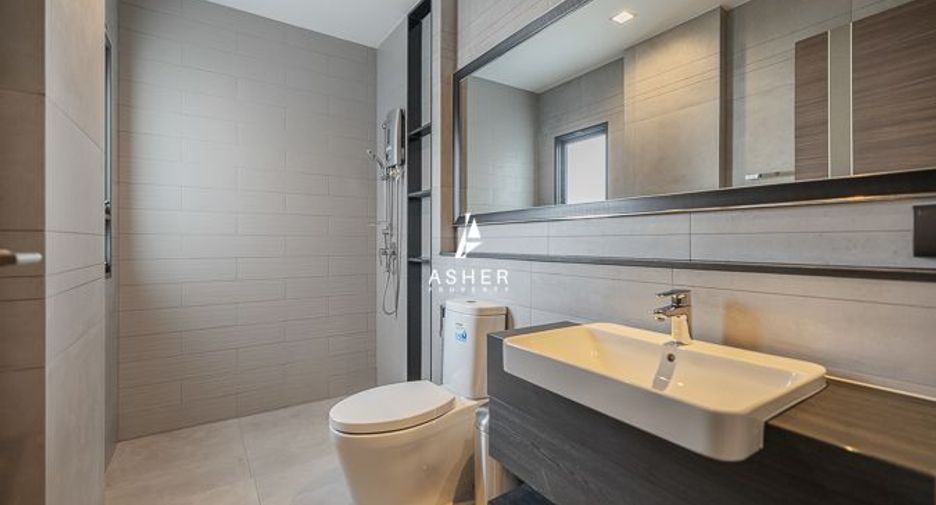 For sale 4 bedrooms house in Phra Khanong, Bangkok