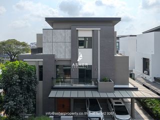 For sale 4 Beds house in Phra Khanong, Bangkok