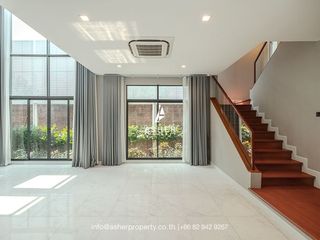 For sale 4 Beds house in Phra Khanong, Bangkok
