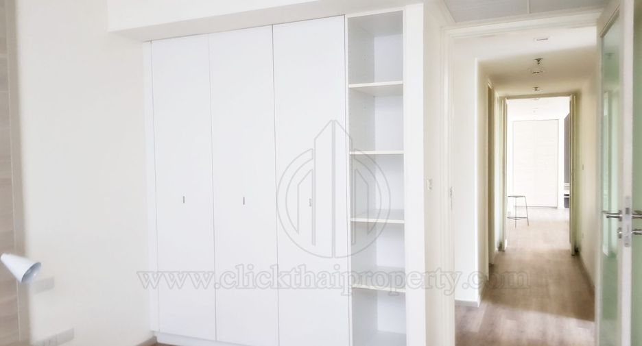 For rent 3 bedrooms condo in Pathum Wan, Bangkok