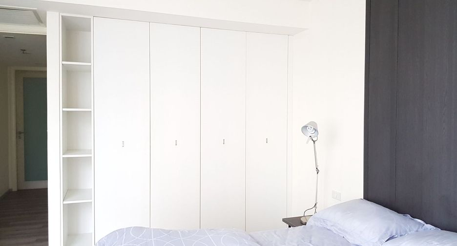 For rent 3 bedrooms condo in Pathum Wan, Bangkok