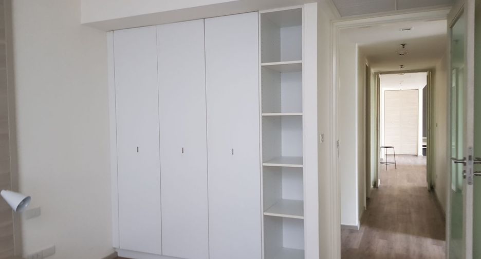 For rent 3 bedrooms condo in Pathum Wan, Bangkok
