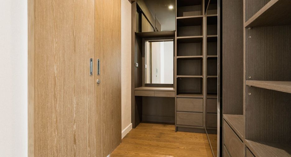 For rent 4 bedrooms house in Watthana, Bangkok