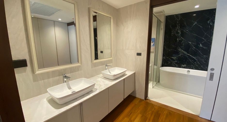 À louer 2 chambres condo à Watthana, Bangkok