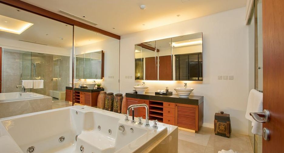 For sale 5 bedrooms villa in Mueang Phuket, Phuket