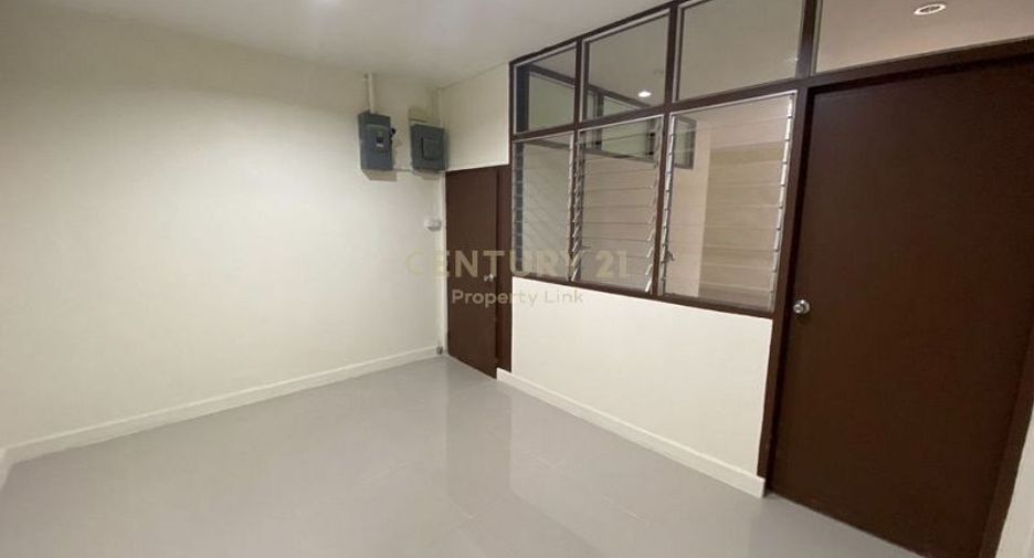 For sale 2 bed townhouse in Din Daeng, Bangkok