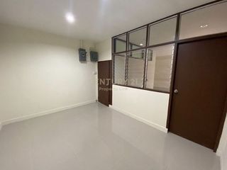 For sale 2 bed townhouse in Din Daeng, Bangkok