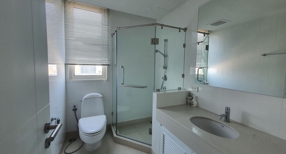 For rent そして for sale 4 ベッドルーム condo in Khlong Toei, Bangkok