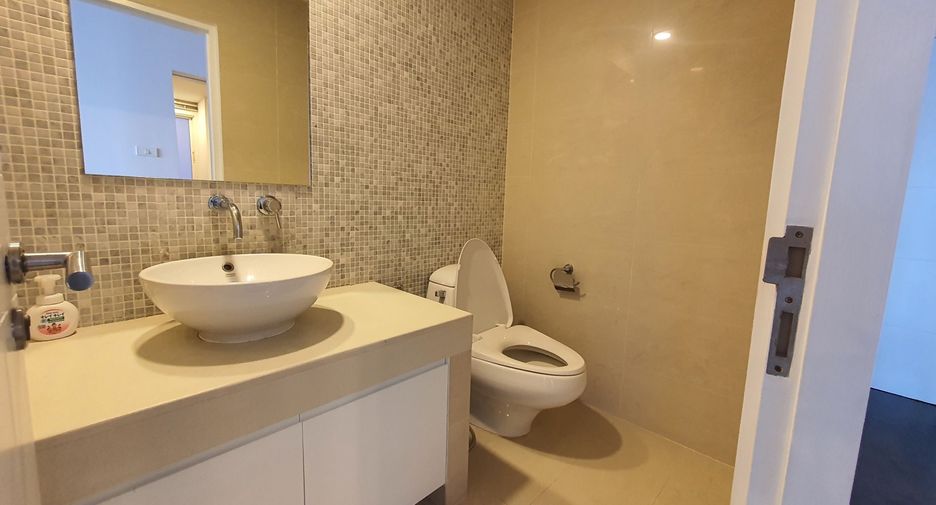 For rent そして for sale 4 ベッドルーム condo in Khlong Toei, Bangkok