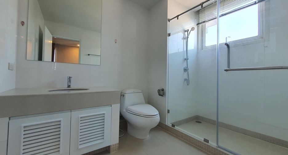 For rent そして for sale 4 ベッドルーム condo in Khlong Toei, Bangkok