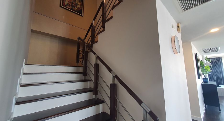 For rent そして for sale 4 ベッドルーム condo in Khlong Toei, Bangkok