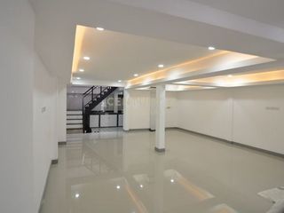 For sale 3 bedrooms townhouse in Huai Khwang, Bangkok