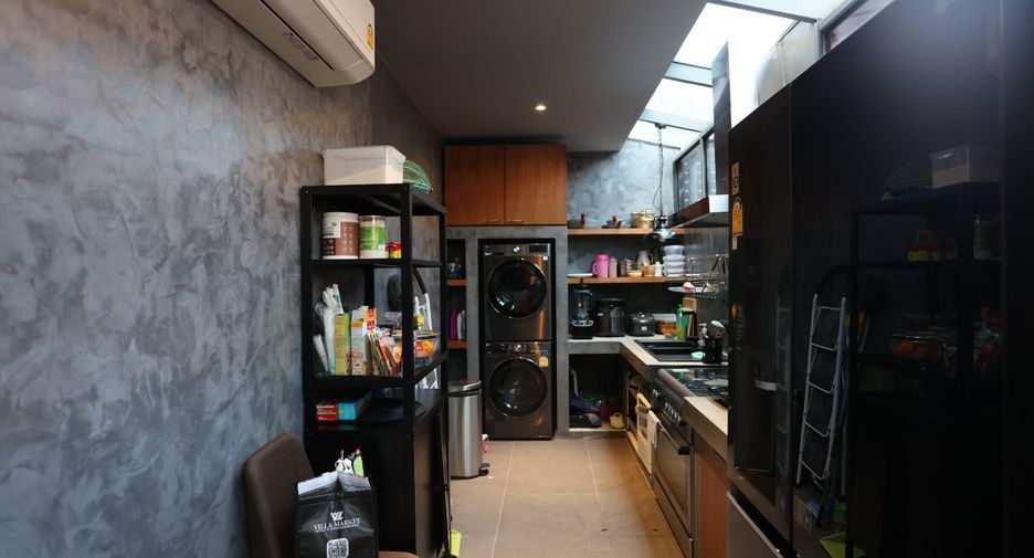 For sale 2 bedrooms retail Space in Thalang, Phuket