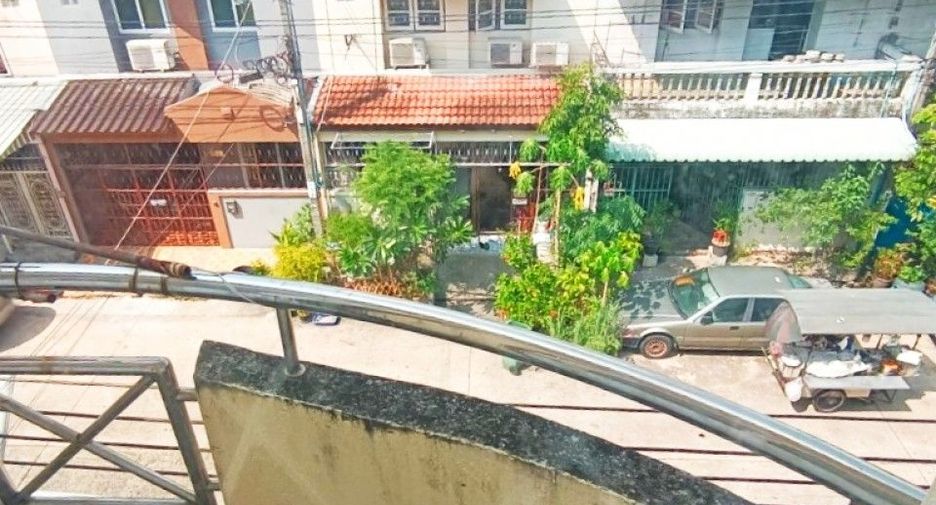 For sale 5 bed townhouse in Nong Khaem, Bangkok
