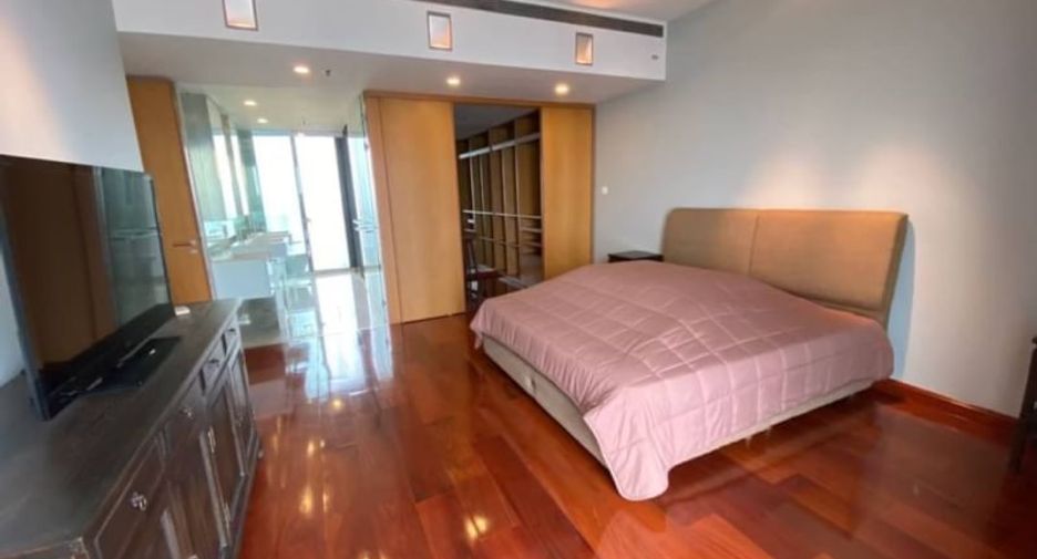 Condo en alquiler de 3 habitaciones en Sathon, Bangkok