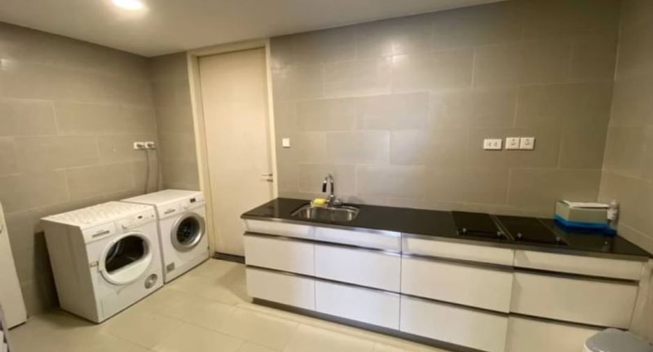 Condo en alquiler de 3 habitaciones en Sathon, Bangkok