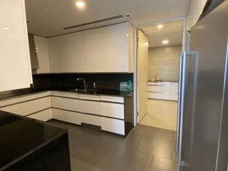 For rent 3 bedrooms condo in Sathon, Bangkok