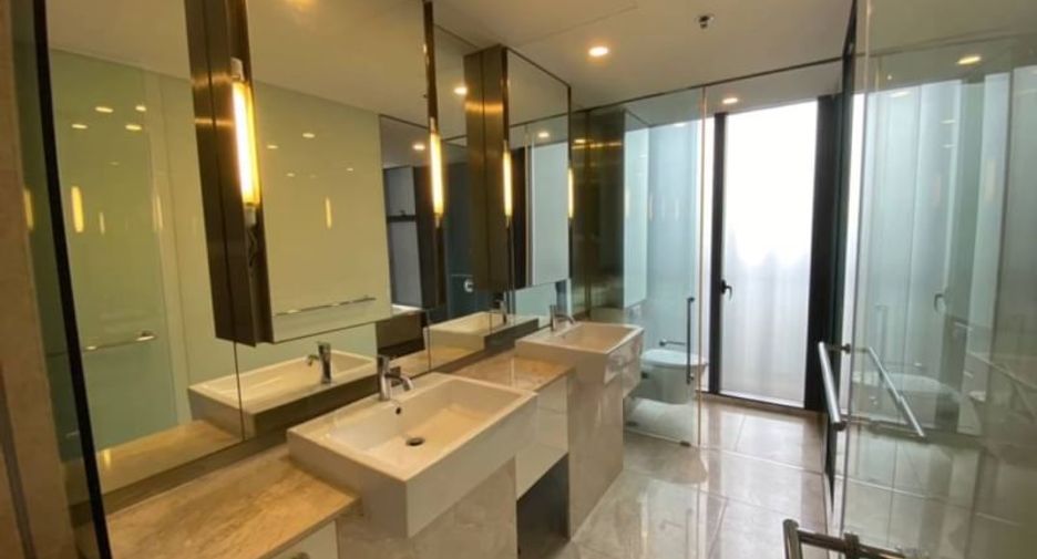 Condo en alquiler de 3 habitaciones en Sathon, Bangkok