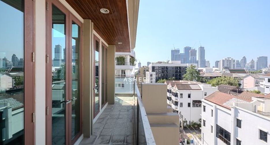 For rent 3 bedrooms condo in Khlong Toei, Bangkok