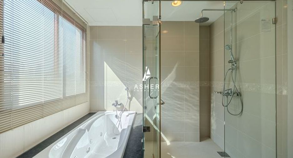 For rent 3 bedrooms condo in Khlong Toei, Bangkok