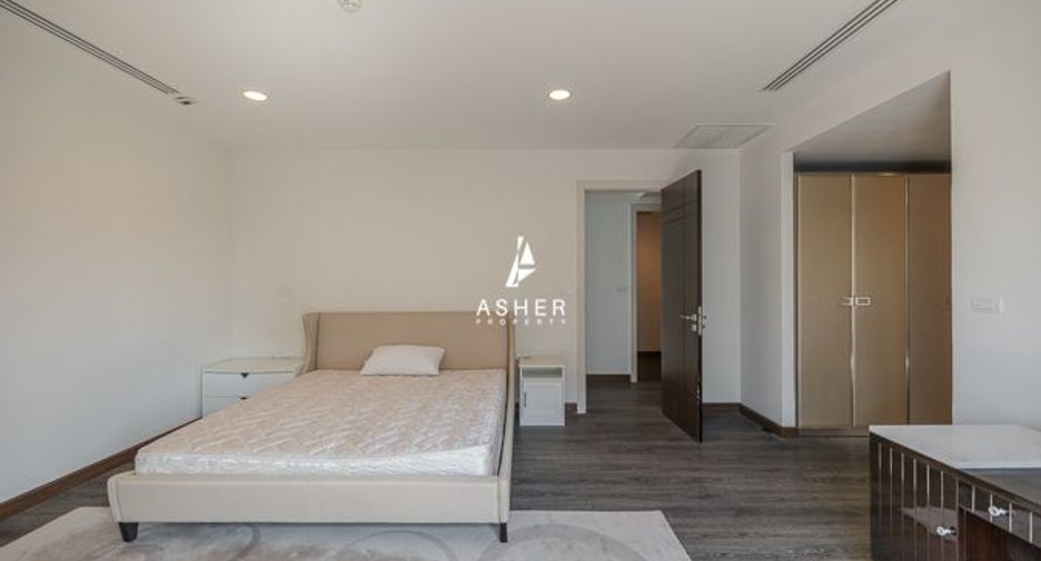 For rent 3 bedrooms condo in Khlong Toei, Bangkok