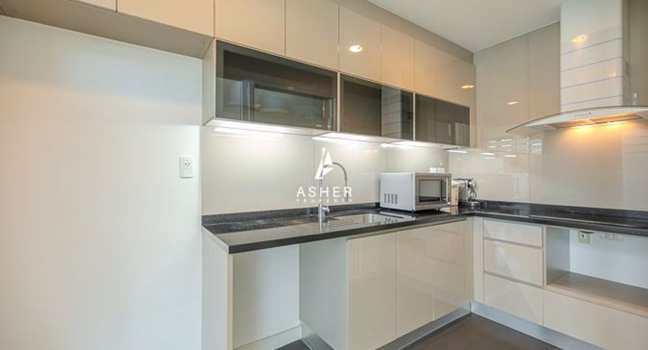 For rent 3 bedrooms condo in Khlong Toei, Bangkok