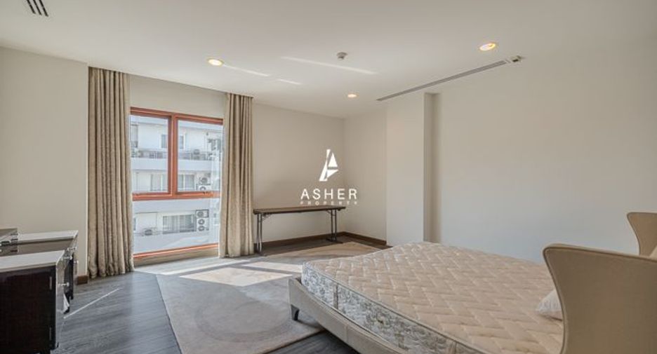 For rent 3 bedrooms condo in Khlong Toei, Bangkok