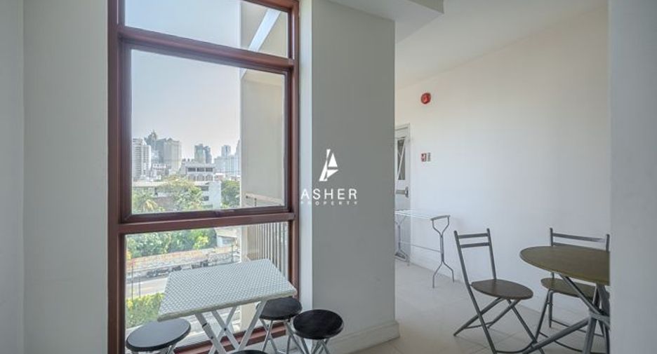 For rent 3 bedrooms condo in Khlong Toei, Bangkok