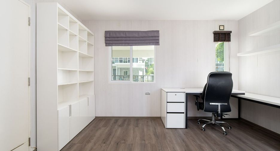 Haus zum Kauf mit 4 Zimmer in Bang Bon, Bangkok