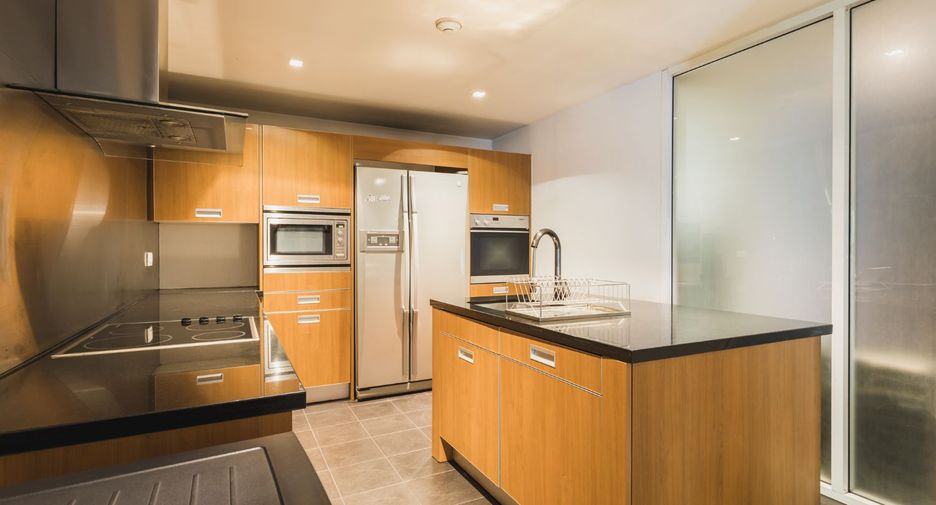 For rent 2 bedrooms condo in Khlong Toei, Bangkok