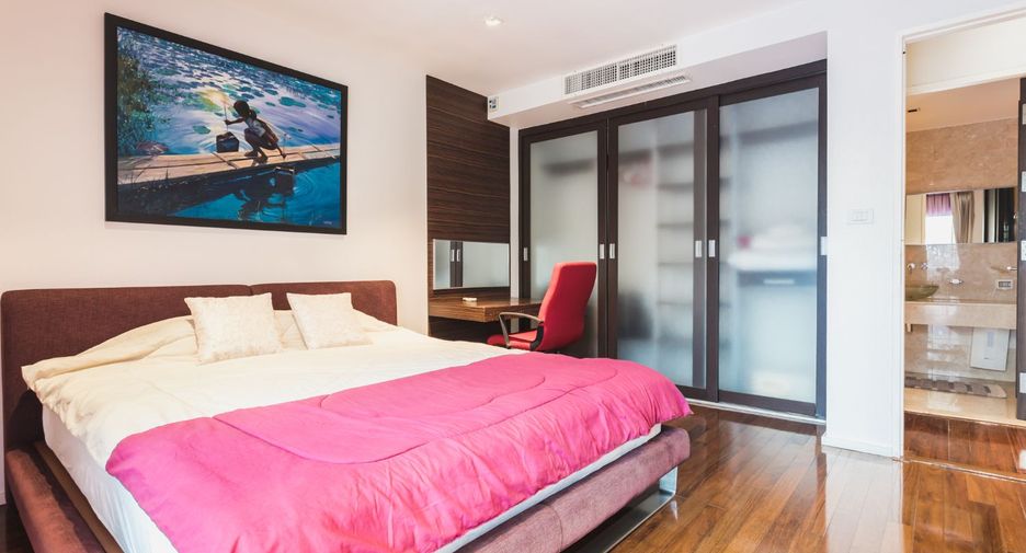 For rent 2 bedrooms condo in Khlong Toei, Bangkok