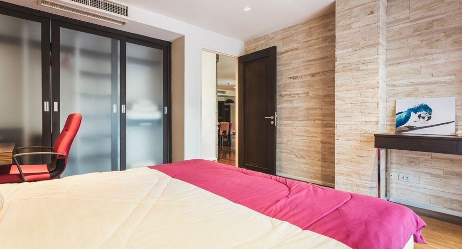 For rent 2 bedrooms condo in Khlong Toei, Bangkok