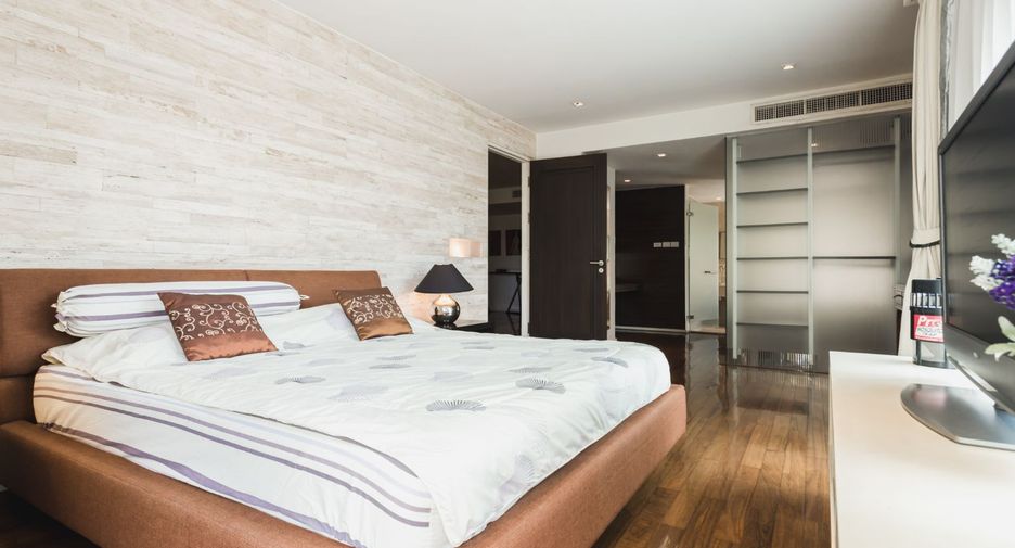 For rent 2 bedrooms condo in Khlong Toei, Bangkok