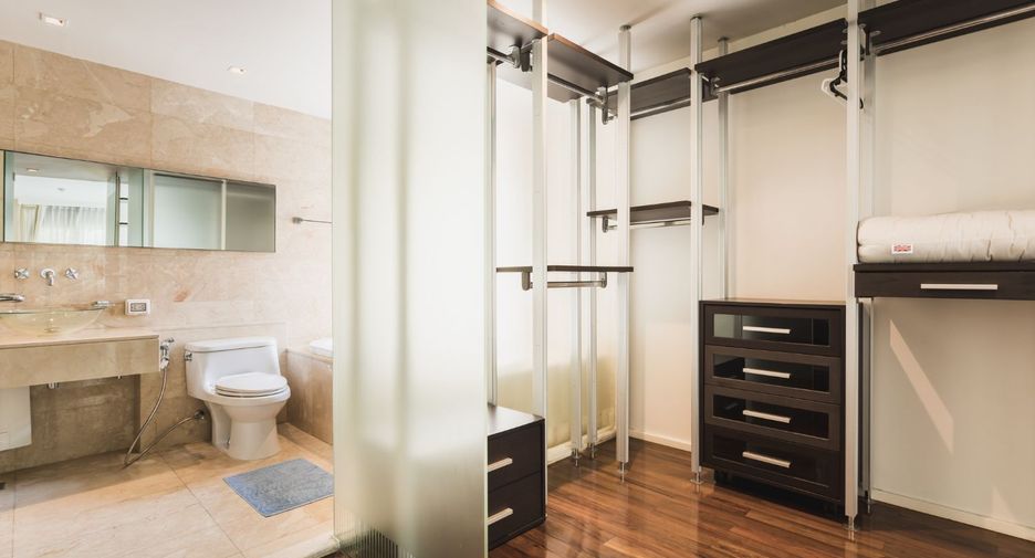 For rent 2 bedrooms condo in Khlong Toei, Bangkok